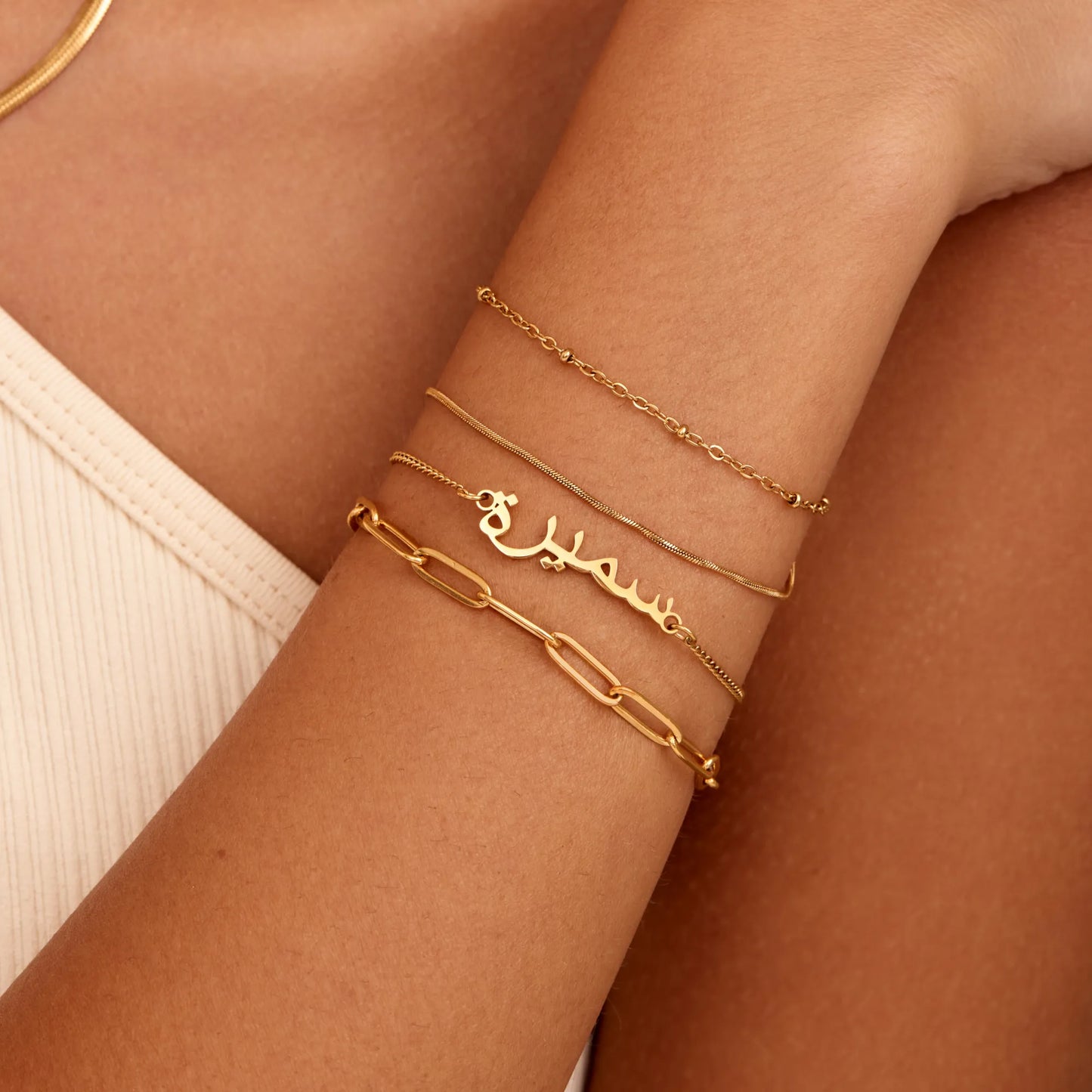 Pulsera de capas con cuentas y cadena de serpiente con baño de oro de 18k — Mujer