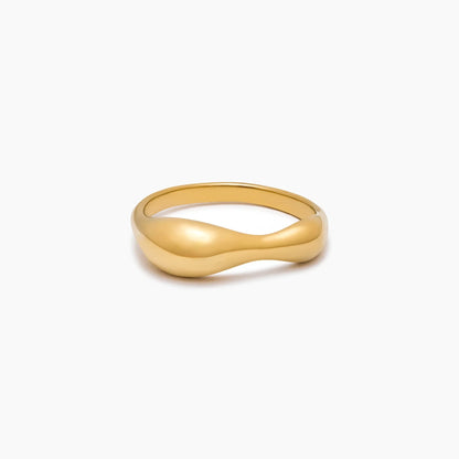 Anillo llamativo Ola esculpida