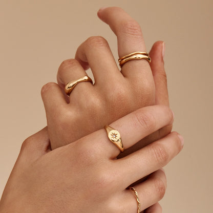 Anillo llamativo Ola esculpida