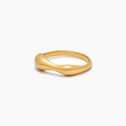 Anillo llamativo Ola esculpida