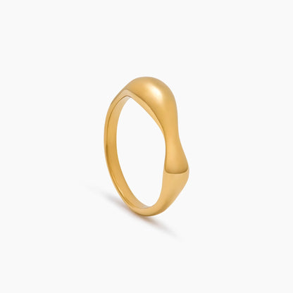 Anillo llamativo Ola esculpida