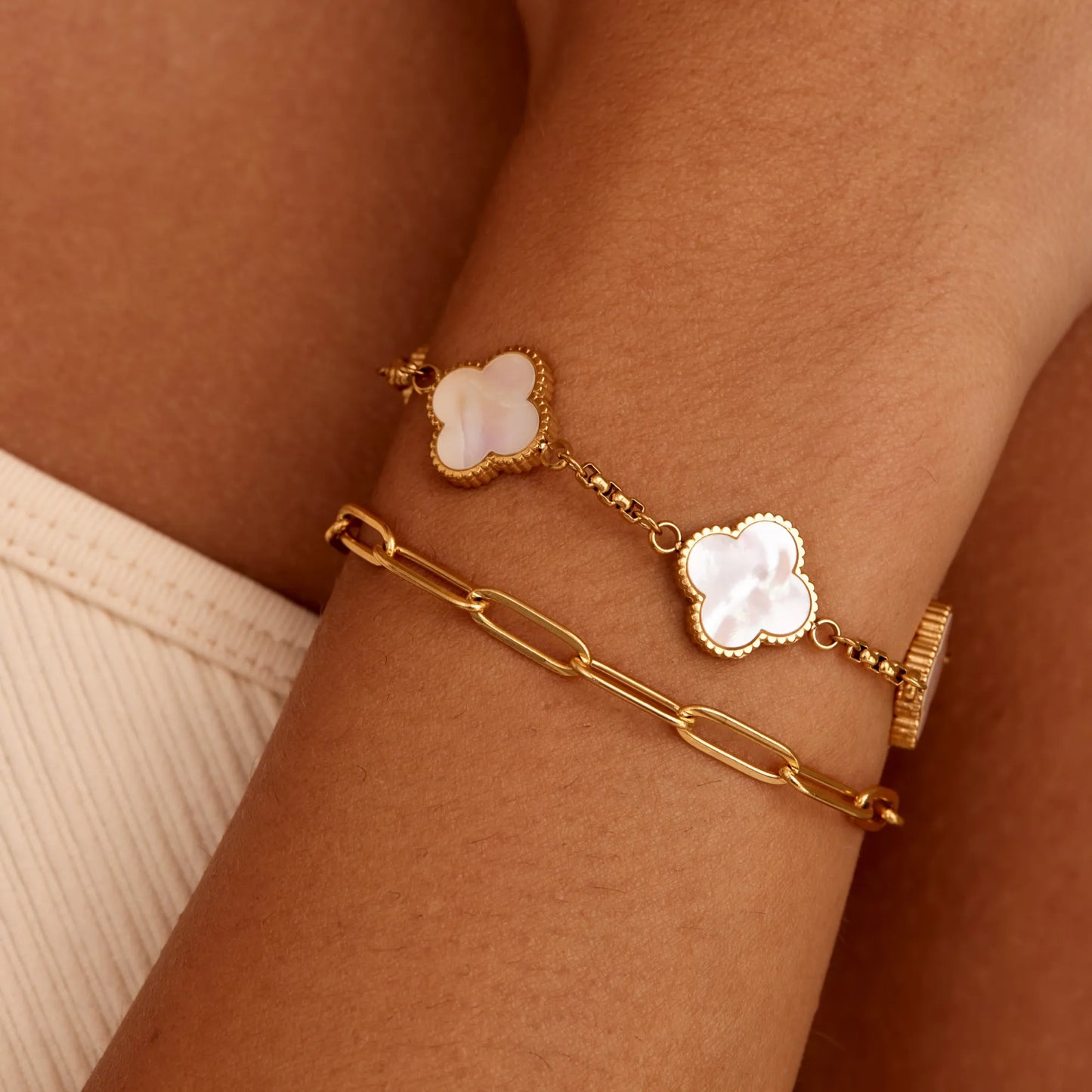 Pulsera Trébol Nácar en Baño Oro 18k — Mujer