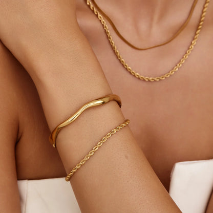Pulsera Aro Deriva con Baño de Oro 18k — Mujer