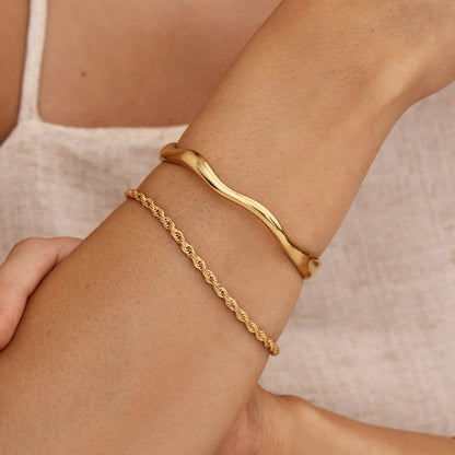 Pulsera Aro Deriva con Baño de Oro 18k — Mujer