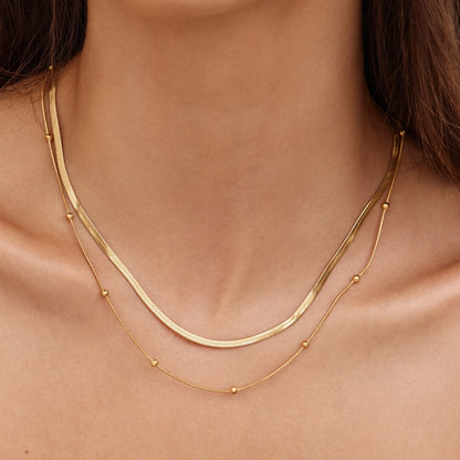 Collar de cadena en capas con diseño de serpiente y satélite