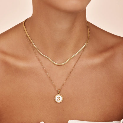 Collar Inicial Nácar Colgante en Baño Oro 18k — Mujer