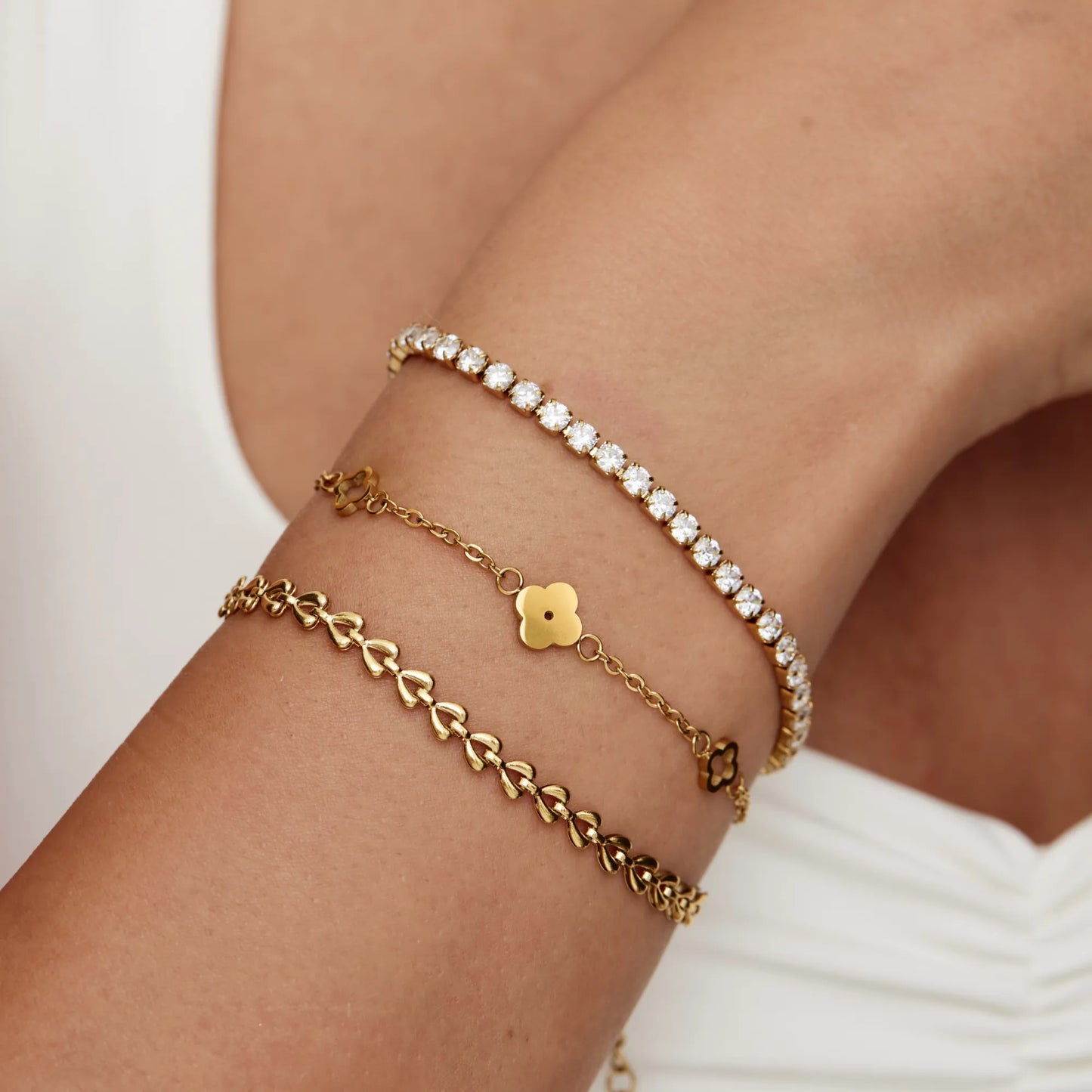 Delicada pulsera de trébol