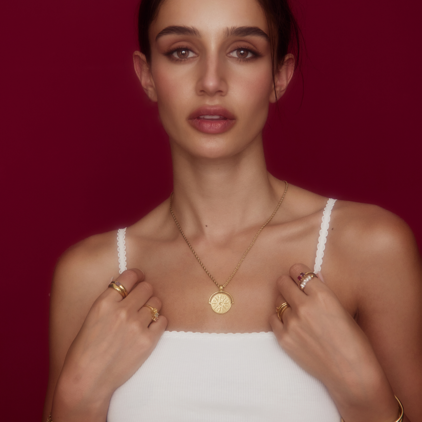 Collar de Medallón con Brújula
