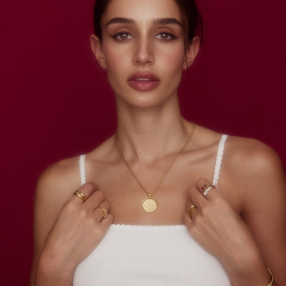 Collar de Medallón con Brújula
