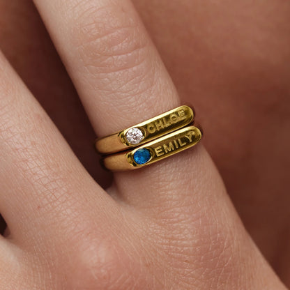 Anillo con nombre y piedra de nacimiento
