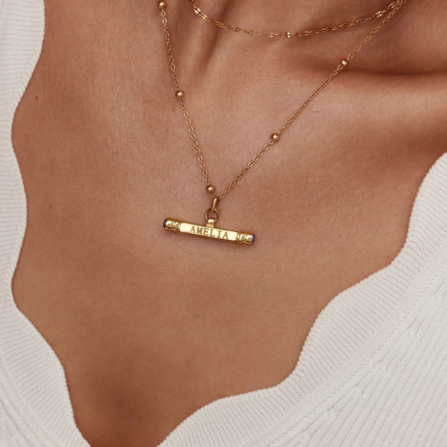 Collar con barra en T personalizado con nombre y piedra de nacimiento