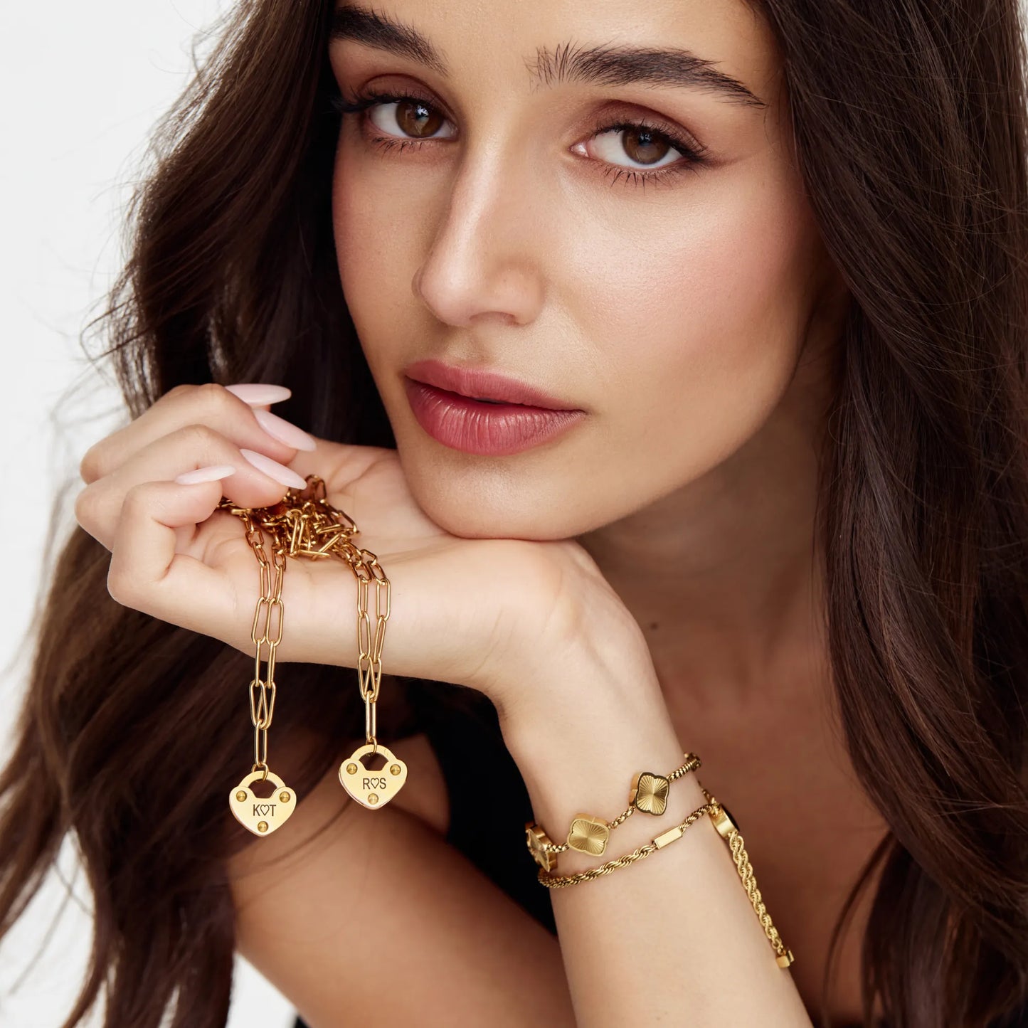 Collar con inicial de candado de corazón