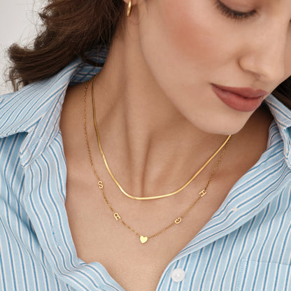 Collar con iniciales múltiples