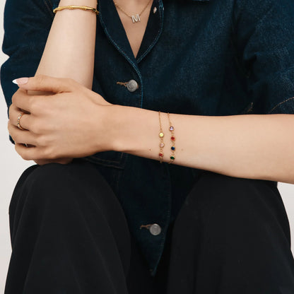 Pulsera Personalizada de Varias Piedras de Nacimiento con Baño de Oro de 18 quilates — Mujer