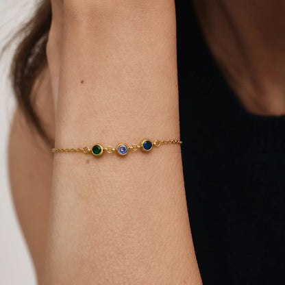 Pulsera Personalizada de Varias Piedras de Nacimiento con Baño de Oro de 18 quilates — Mujer
