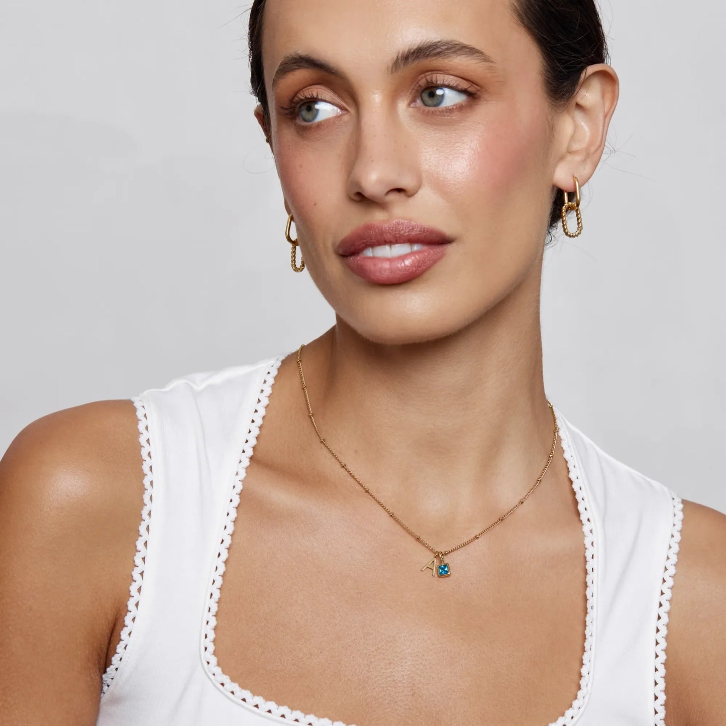 Collar inicial de gema