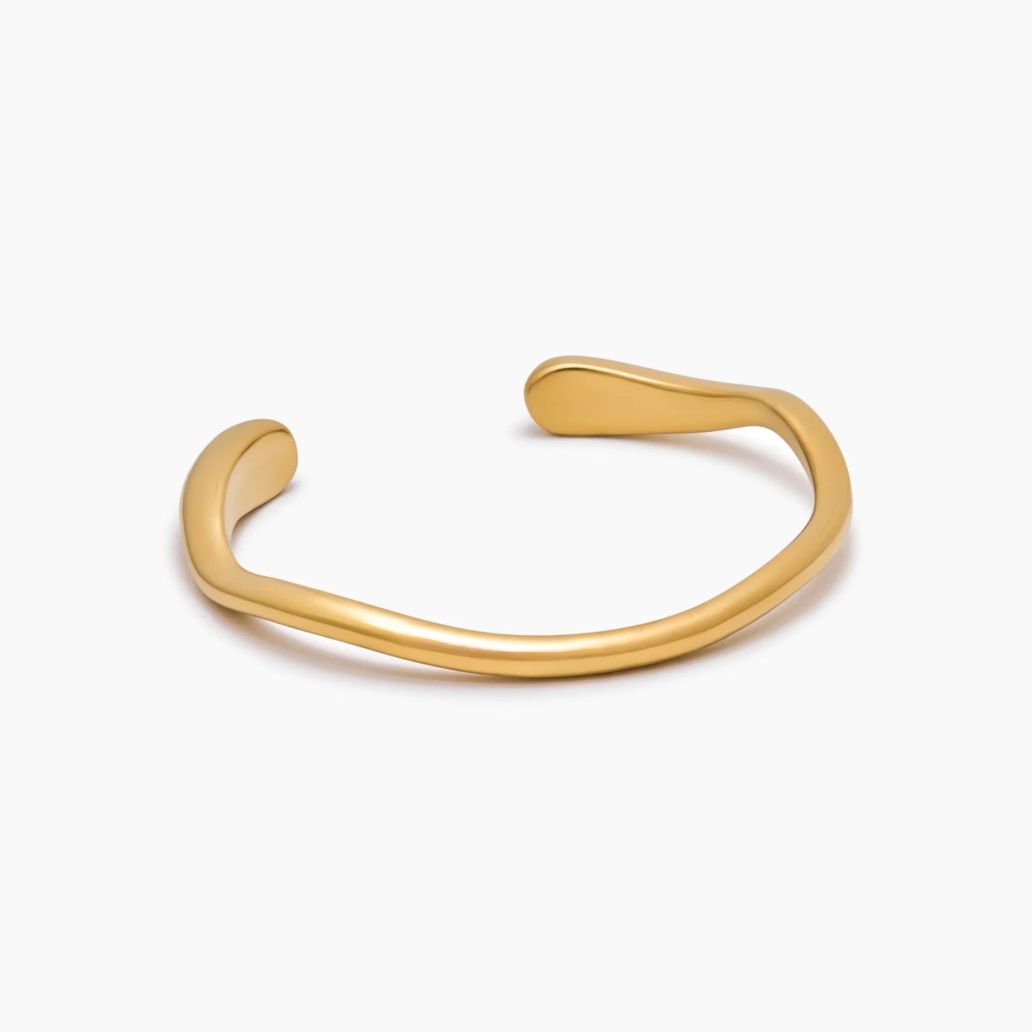 Pulsera Aro Ola Esculpida en Baño de Oro de 18k — Mujer