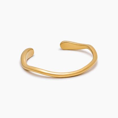 Pulsera Aro Ola Esculpida en Baño de Oro de 18k — Mujer
