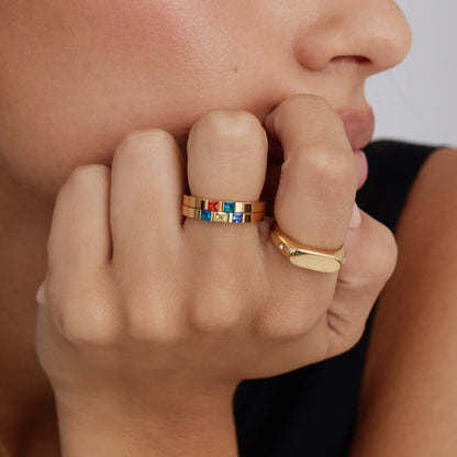 Anillo de banda de piedra natal con corte princesa