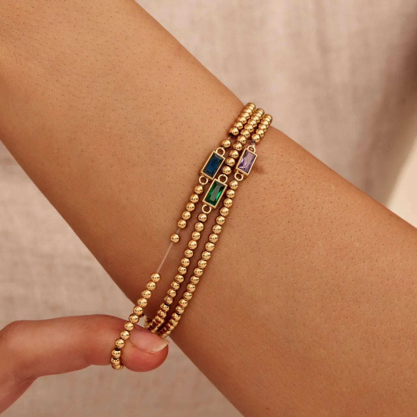 Pulsera de Cuentas Doradas con Piedra Natal en Baño de Oro de 18k — Mujer