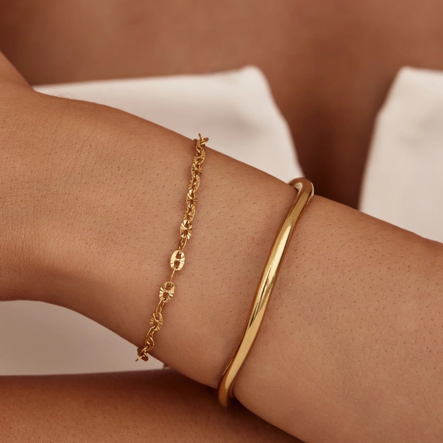 Pulsera Cadena Lentejuela Ancha en Baño Oro 18k — Mujer