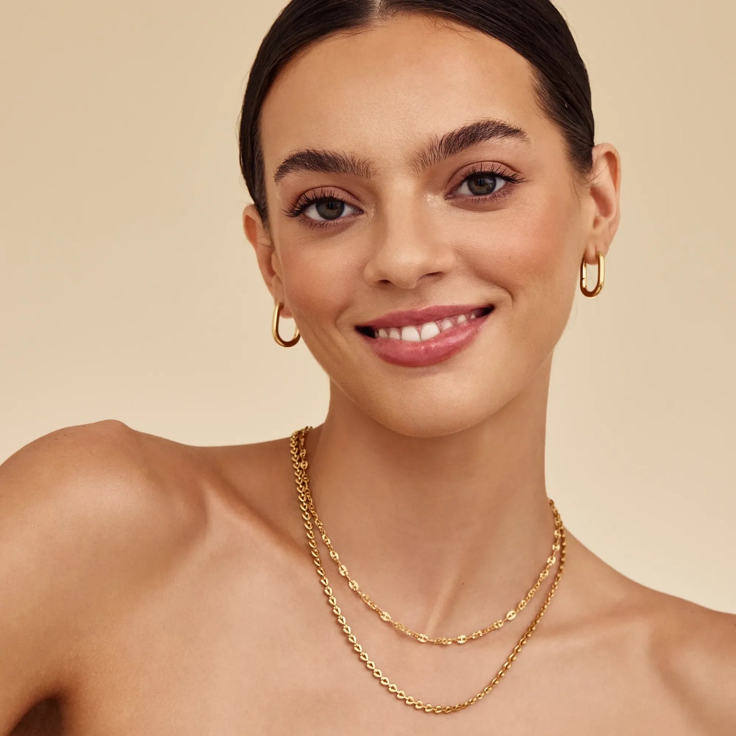 Collar llamativo de lentejuelas con cadena