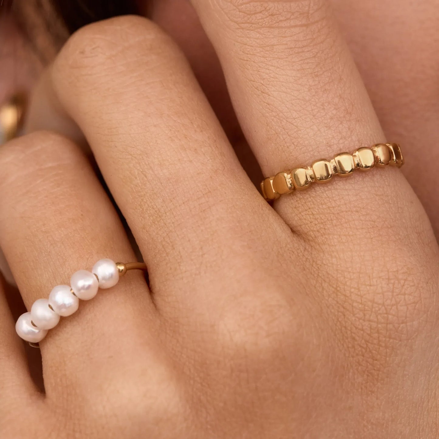 Bague rangée de mini perles