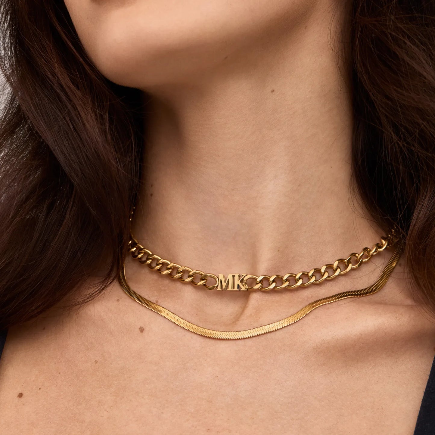 Collar gargantilla con inicial