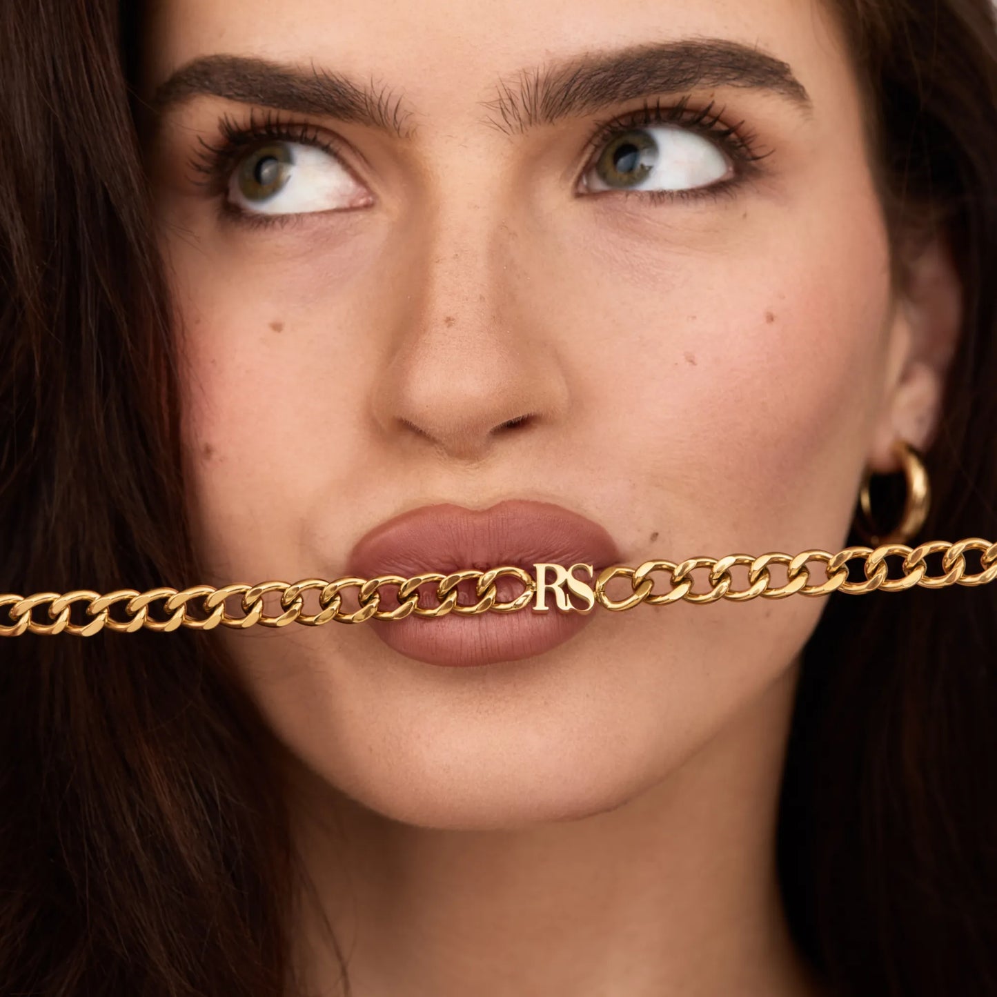 Collar gargantilla con inicial