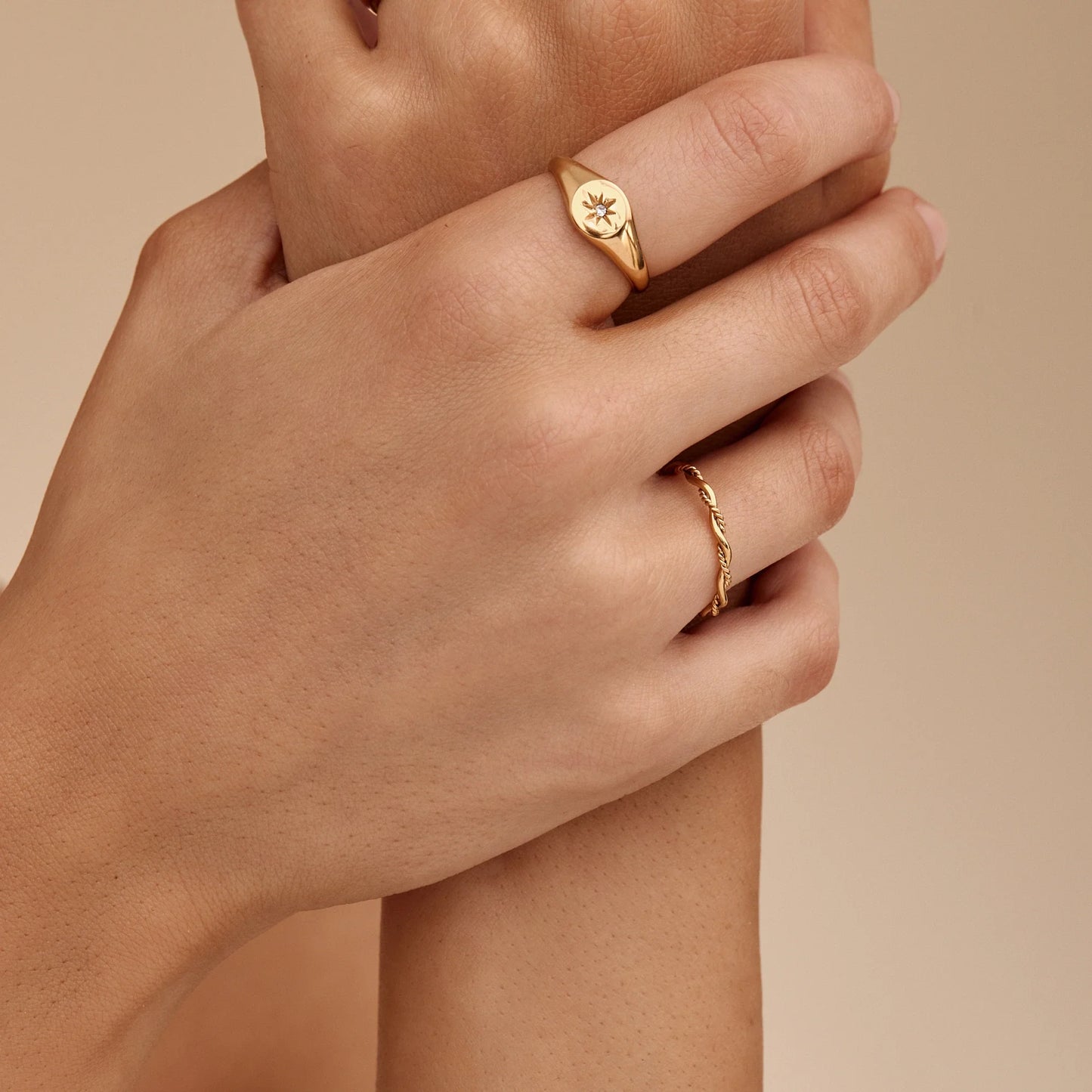 Anillo Delicado Doble Giro