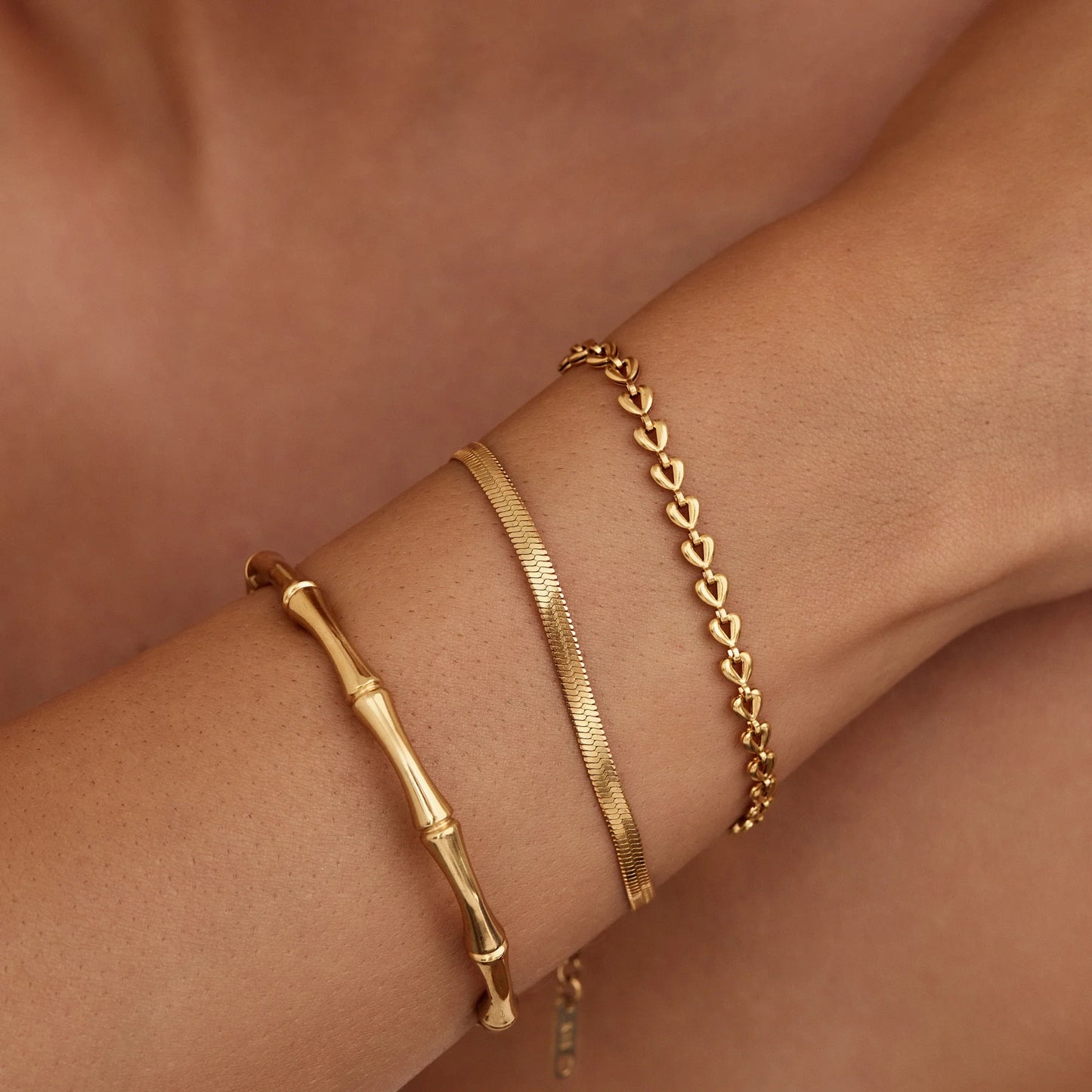 Pulsera Cadena de Corazones en Baño Oro 18k — Mujer