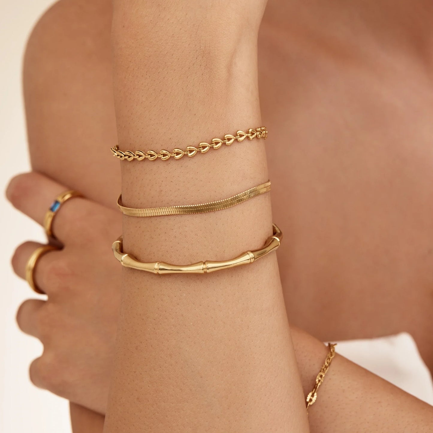 Pulsera Cadena de Corazones en Baño Oro 18k — Mujer