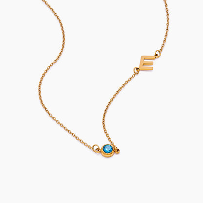 Collier de naissance initial serti sur le côté