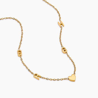 Collar con iniciales múltiples