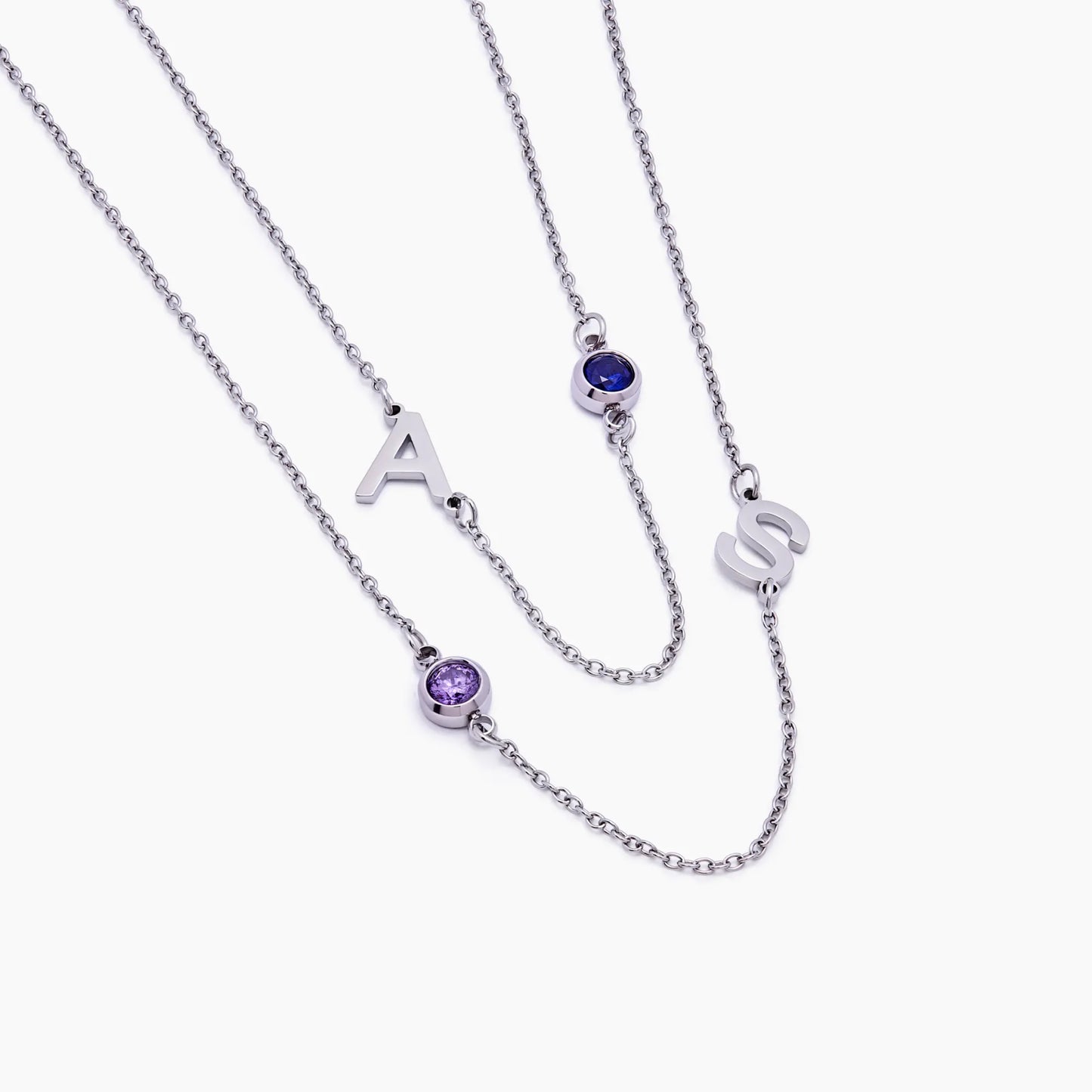 Collier de naissance initial serti sur le côté