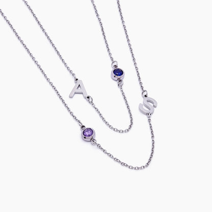 Collier de naissance initial serti sur le côté