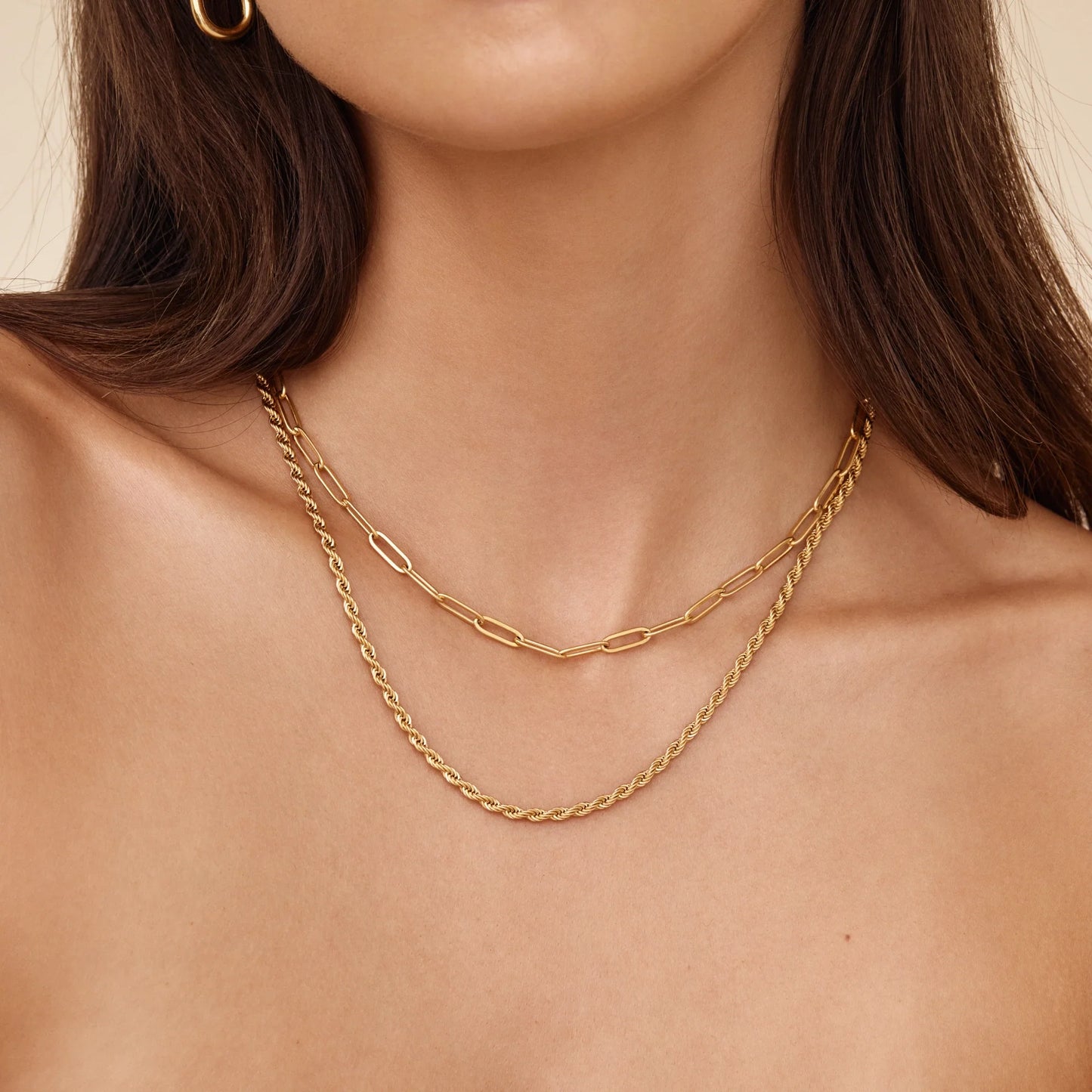 Collar de eslabones de cadena y cordón con capas