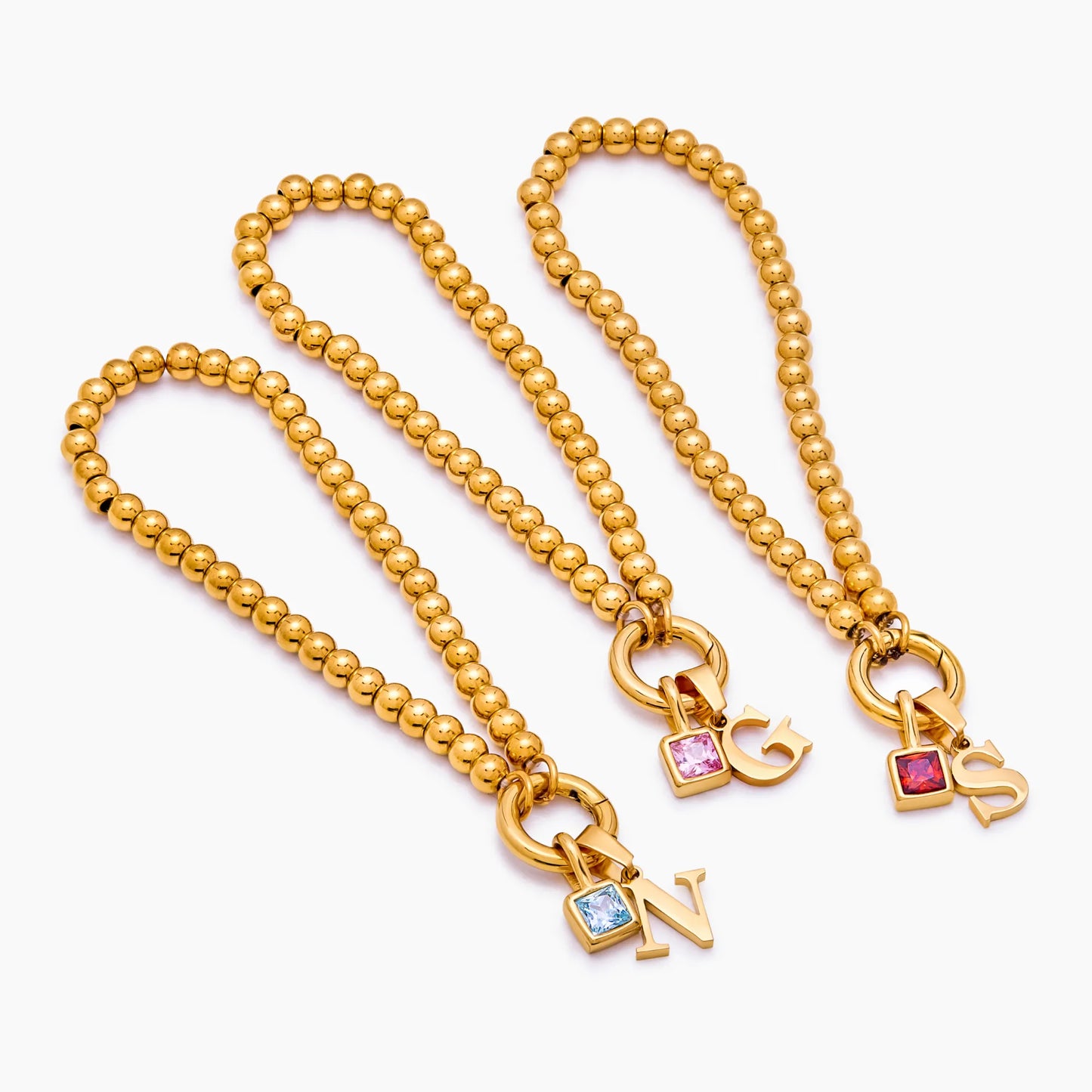 Pulsera de cuentas con inicial y piedra de nacimiento