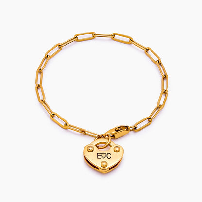 Pulsera con inicial de candado en forma de corazón