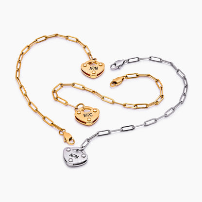 Pulsera con inicial de candado en forma de corazón