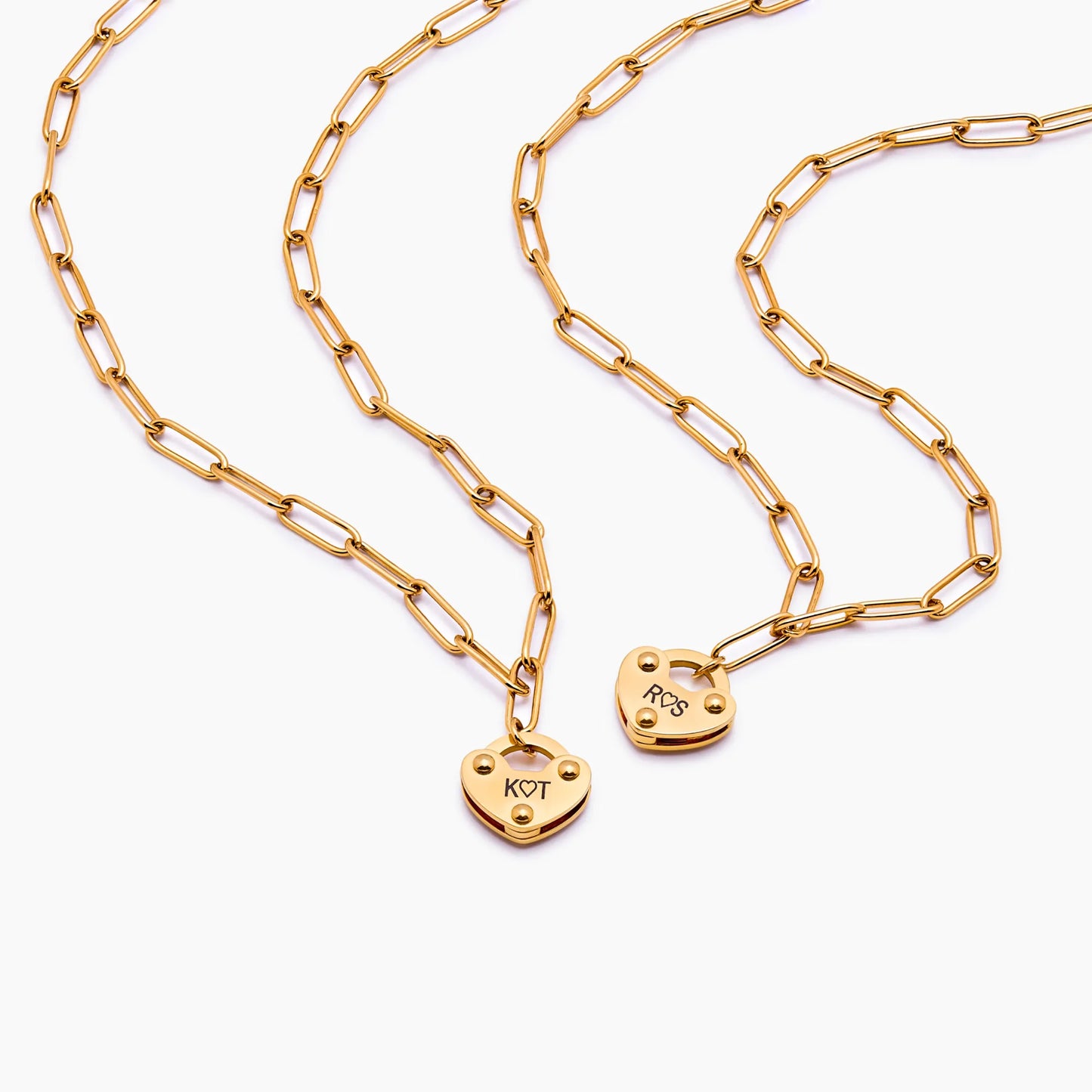 Collar con inicial de candado de corazón