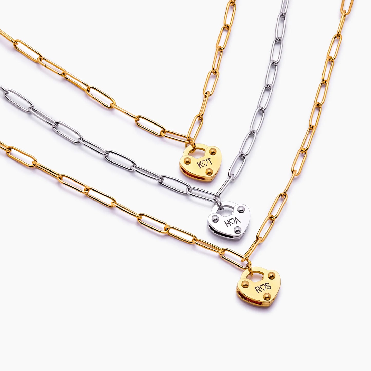 Collar con inicial de candado de corazón
