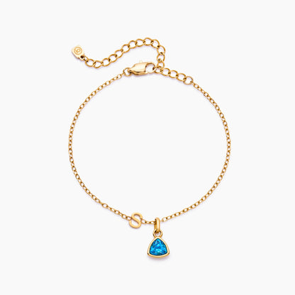 Pulsera con dije de inicial y piedra de nacimiento