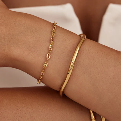 Pulsera Aro Ola Esculpida en Baño de Oro de 18k — Mujer